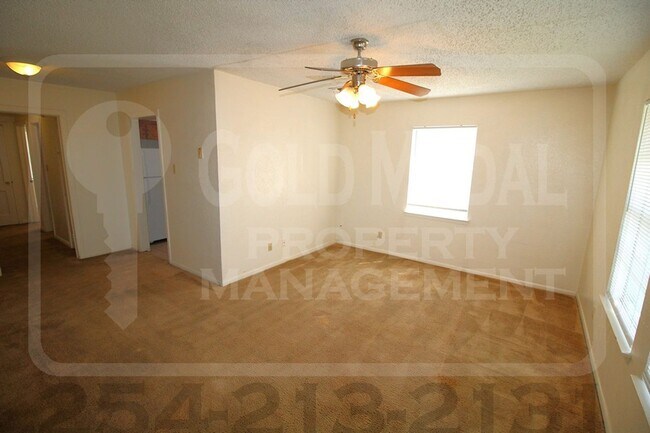 1706 Cole St in Killeen, TX - Foto de edificio - Building Photo