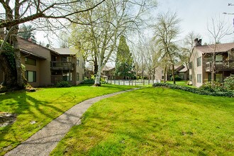 Delta Grove Apartments in Eugene, OR - Building Photo - Building Photo