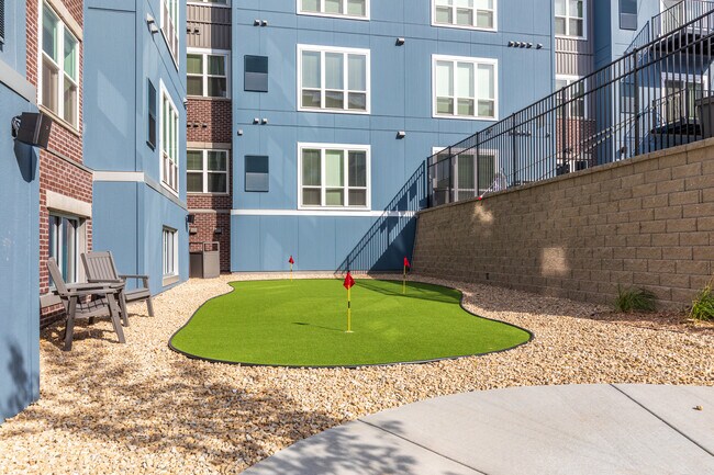 Novo in Richfield, MN - Foto de edificio - Building Photo