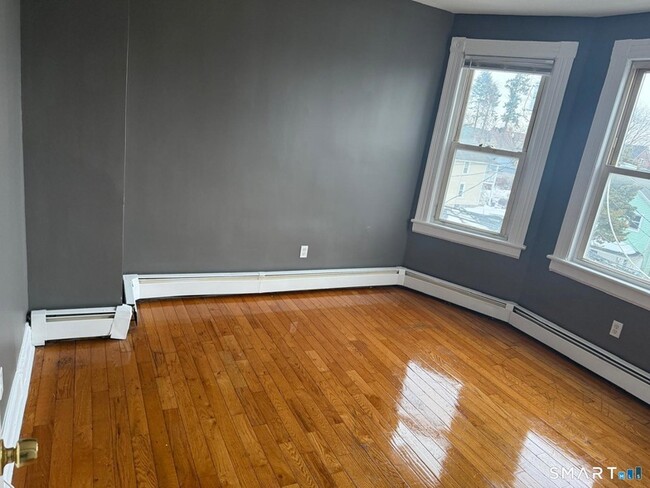 1018 Hancock Ave in Bridgeport, CT - Foto de edificio - Building Photo