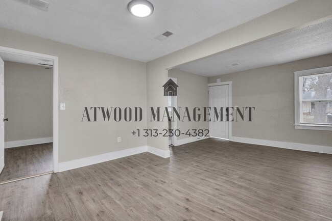 This beautifully updated 3-bedroom, 1-bath single-family home is ready for move-in! in Detroit, MI - Building Photo - Building Photo