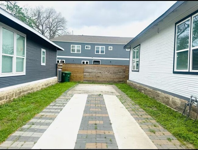 2404 Burkett St. in Houston, TX - Building Photo - Building Photo