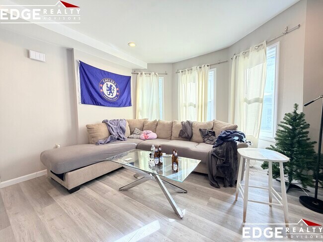 70 Quint Ave in Boston, MA - Foto de edificio - Building Photo