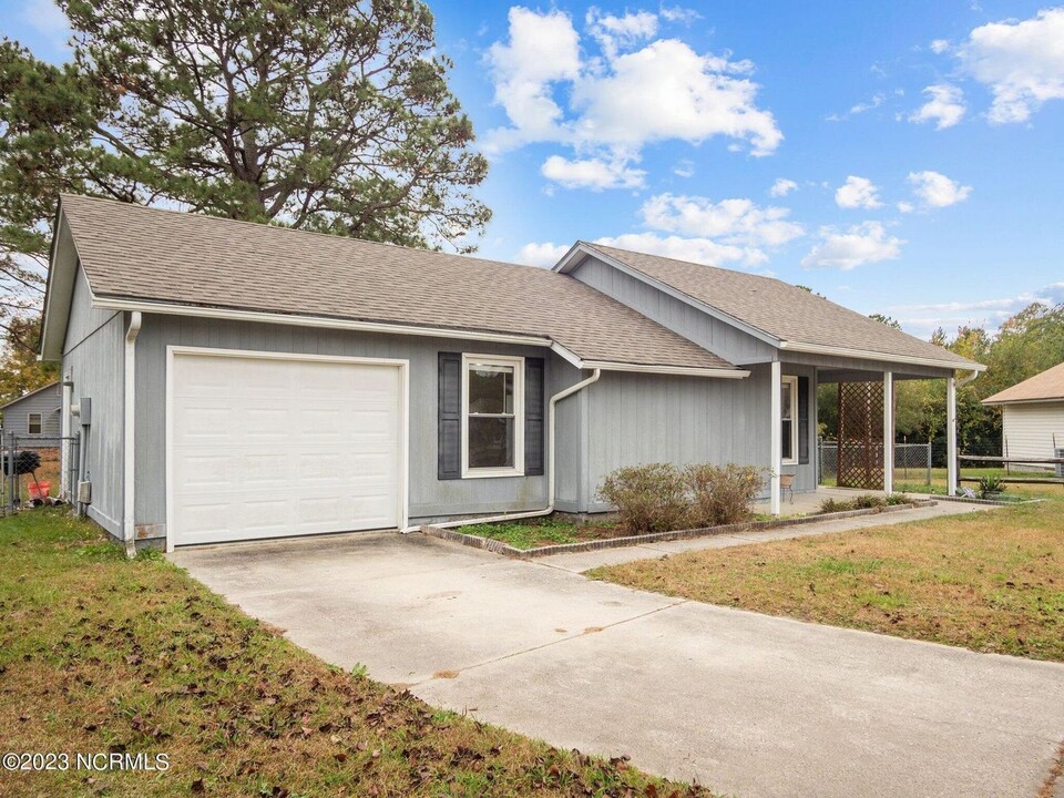 106 Grey Fox Ln in Jacksonville, NC - Building Photo