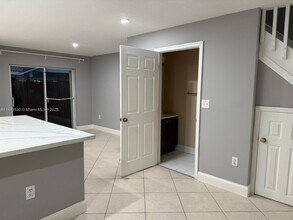 305 NW 109th Ave in Pembroke Pines, FL - Building Photo - Building Photo