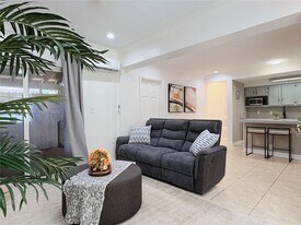 1726 Thomas St in Hollywood, FL - Building Photo