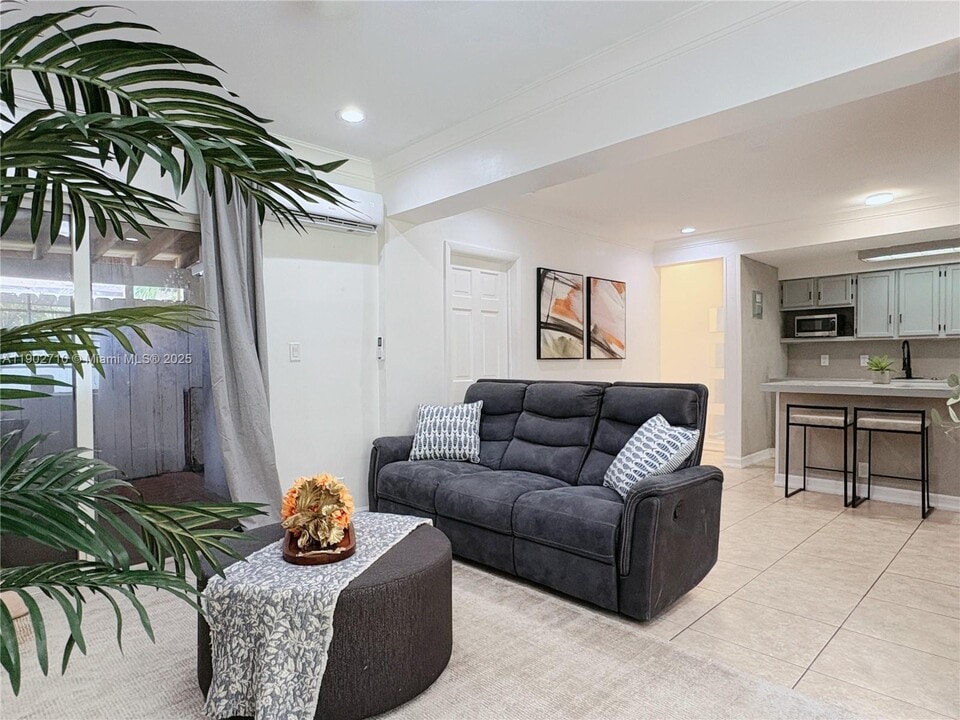 1726 Thomas St in Hollywood, FL - Building Photo
