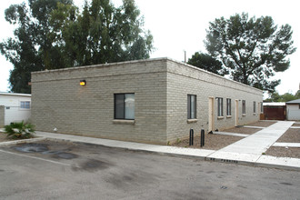 2147 N Isabel Blvd in Tucson, AZ - Building Photo - Building Photo