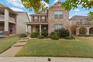 1045 Holly Anne Ln in Aubrey, TX - Building Photo