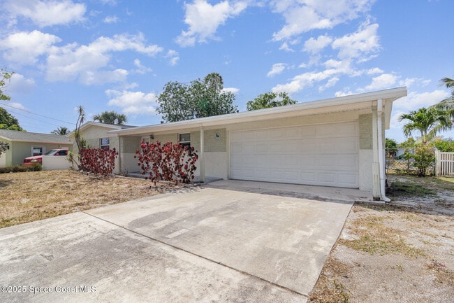 205 Trinidad Dr in Merritt Island, FL - Building Photo - Building Photo