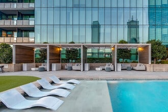 AMLI Fountain Place in Dallas, TX - Building Photo - Building Photo