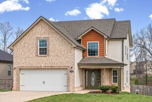 1084 Barnhill Rd in Clarksville, TN - Building Photo