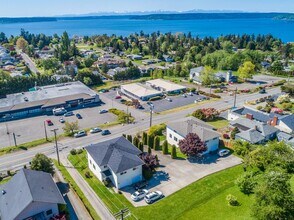 6715 East Side Dr NE in Tacoma, WA - Building Photo - Building Photo