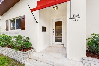 140 Santander Ave in Coral Gables, FL - Building Photo - Building Photo