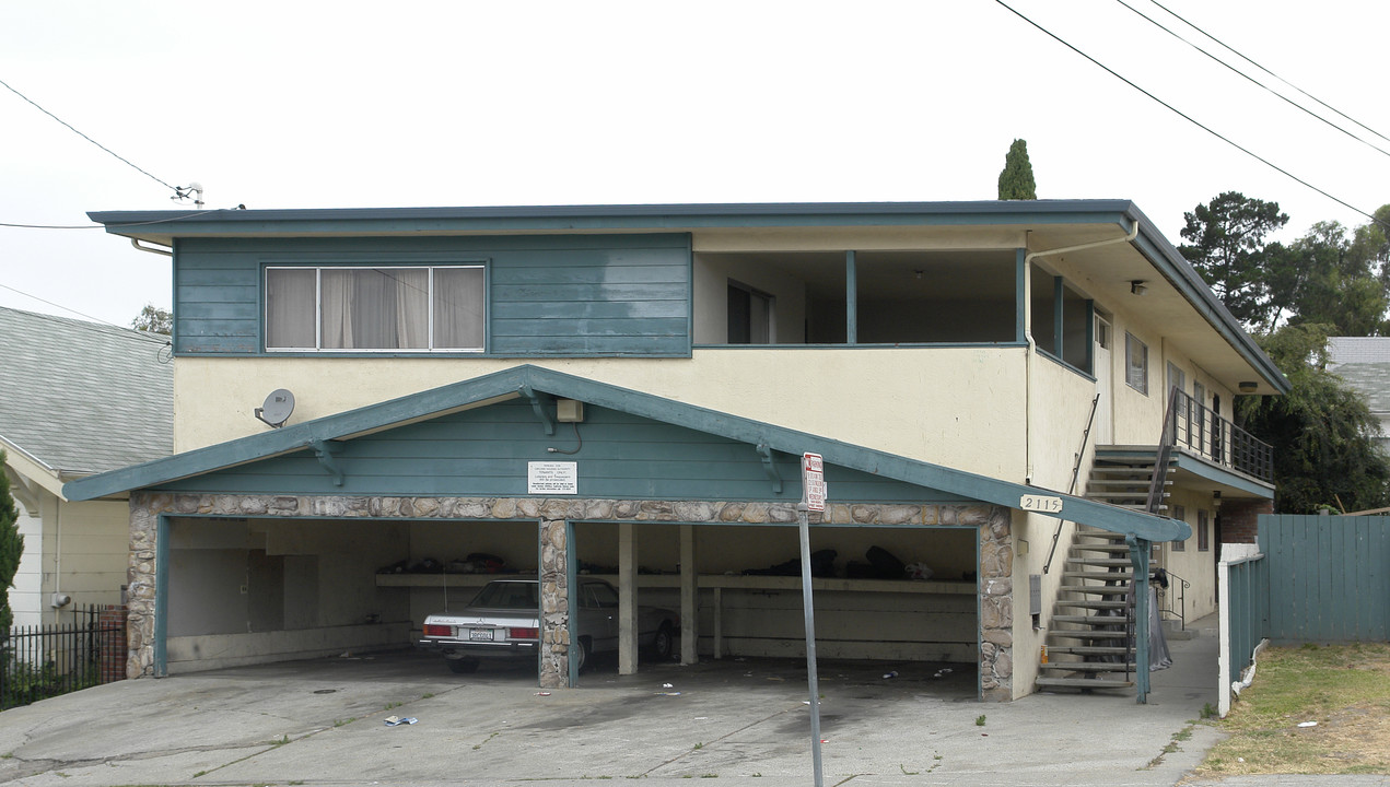 2115 38th Ave in Oakland, CA - Building Photo