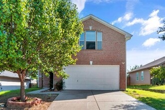 1946 Courtside Dr in Grand Prairie, TX - Building Photo - Building Photo