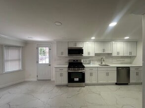 3 Fury Dr in Selden, NY - Building Photo - Building Photo