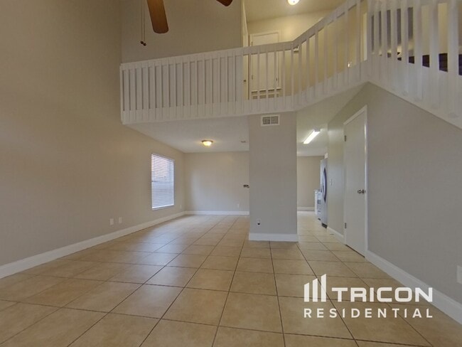 1015 Gotwalt Dr in Oviedo, FL - Foto de edificio - Building Photo