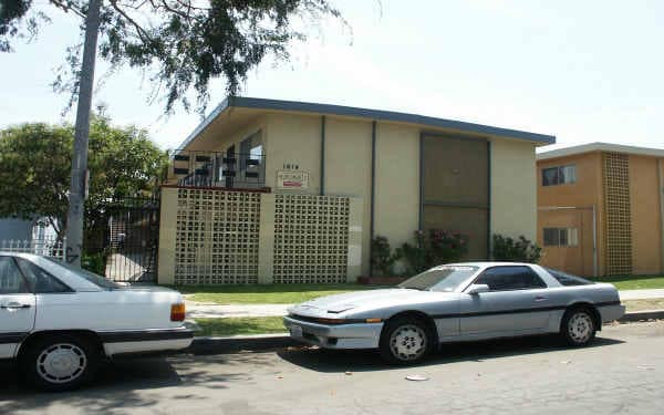 1614 Henderson Ave in Long Beach, CA - Building Photo