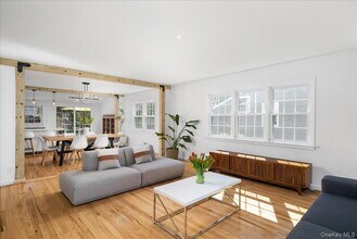 19 Sherwood Dr in Larchmont, NY - Building Photo - Building Photo