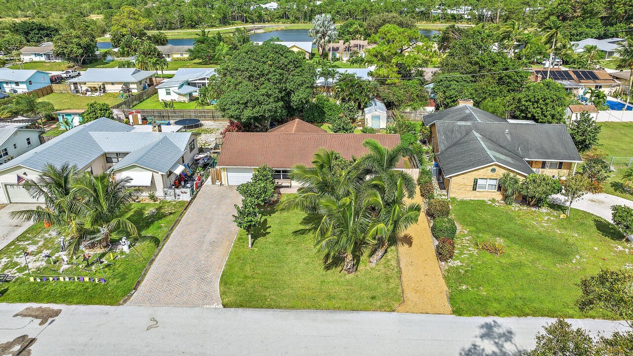 6423 SE Lockerby Pl in Hobe Sound, FL - Building Photo