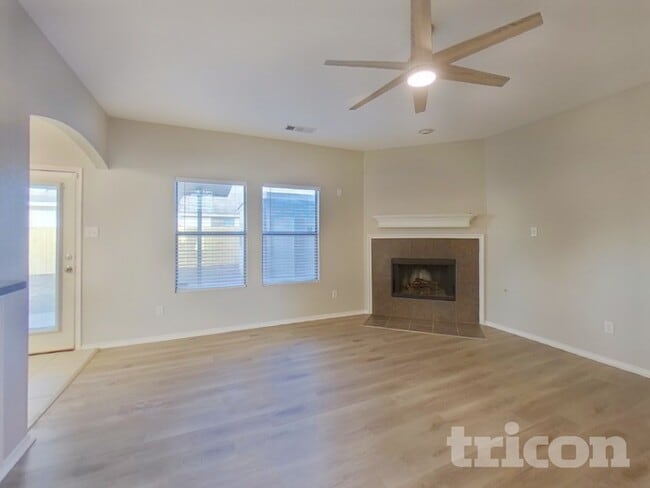 5825 Show Master Ln in Fort Worth, TX - Building Photo - Building Photo