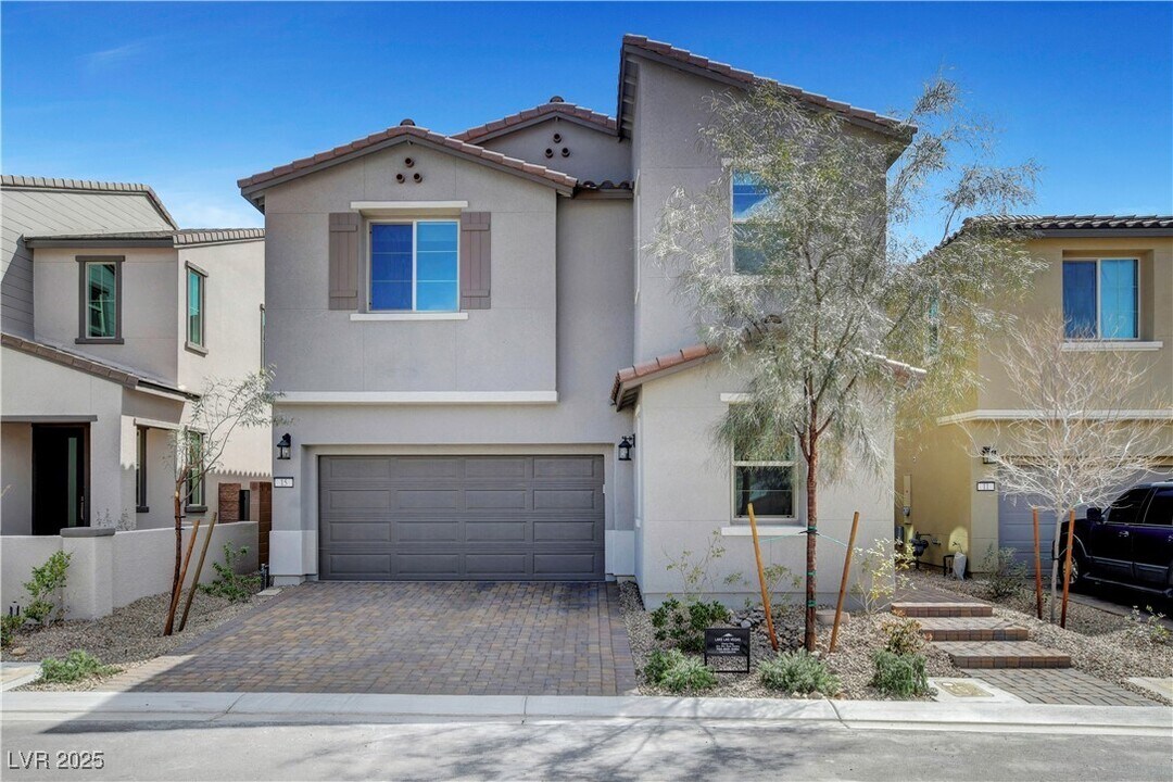 15 Santo Mio Ct in Henderson, NV - Building Photo