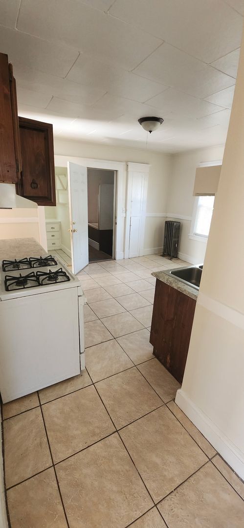 70-72-72 Windemere St in Springfield, MA - Building Photo - Building Photo