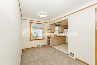 4777 E 93rd St in Garfield Heights, OH - Building Photo - Building Photo