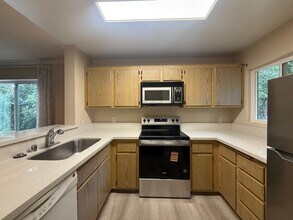 7565 Charmant Dr in San Diego, CA - Building Photo - Building Photo