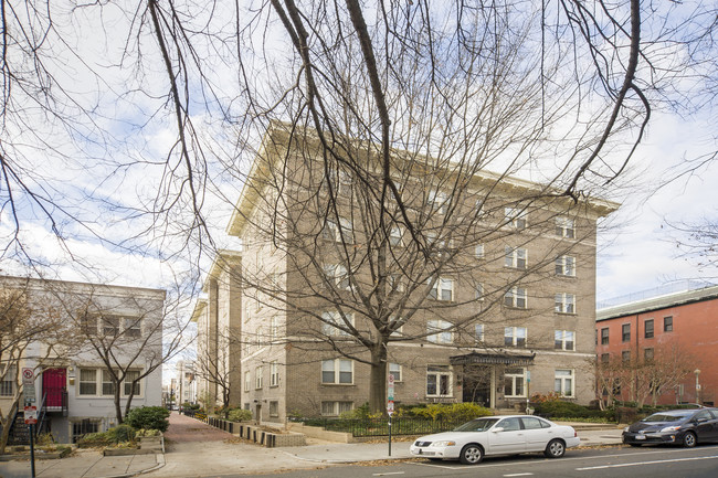 1916 17th St NW in Washington, DC - Foto de edificio - Building Photo