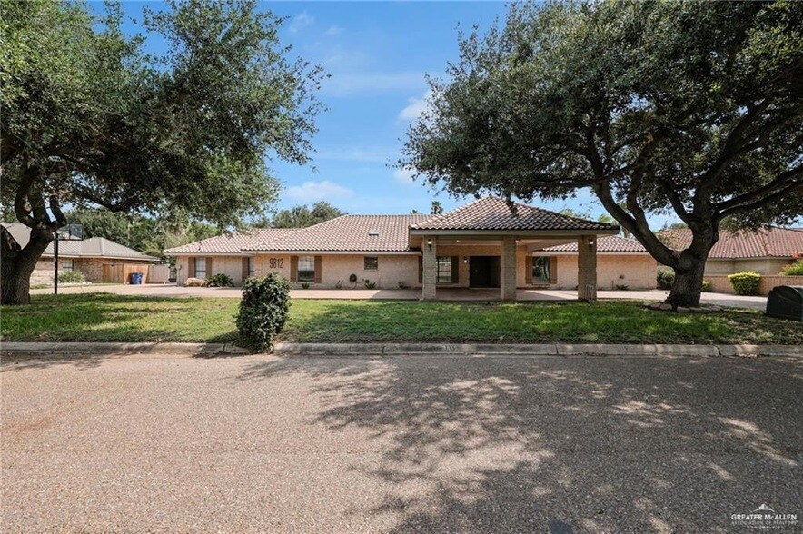 9812 Las-Palmas Dr, Unit 3 Vacant in McAllen, TX - Building Photo