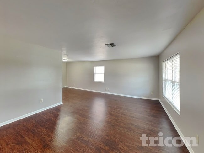 1481 Falmouth Ave in Deltona, FL - Foto de edificio - Building Photo