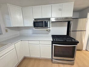 1051 63rd St, Unit B in Oakland, CA - Building Photo - Building Photo