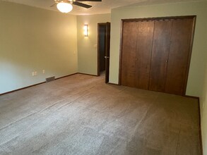 4223 Woodpark Dr in Stow, OH - Building Photo - Building Photo