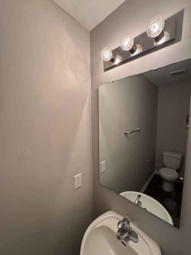 2418 Woodfield Blvd in Franklin, IN - Building Photo - Building Photo