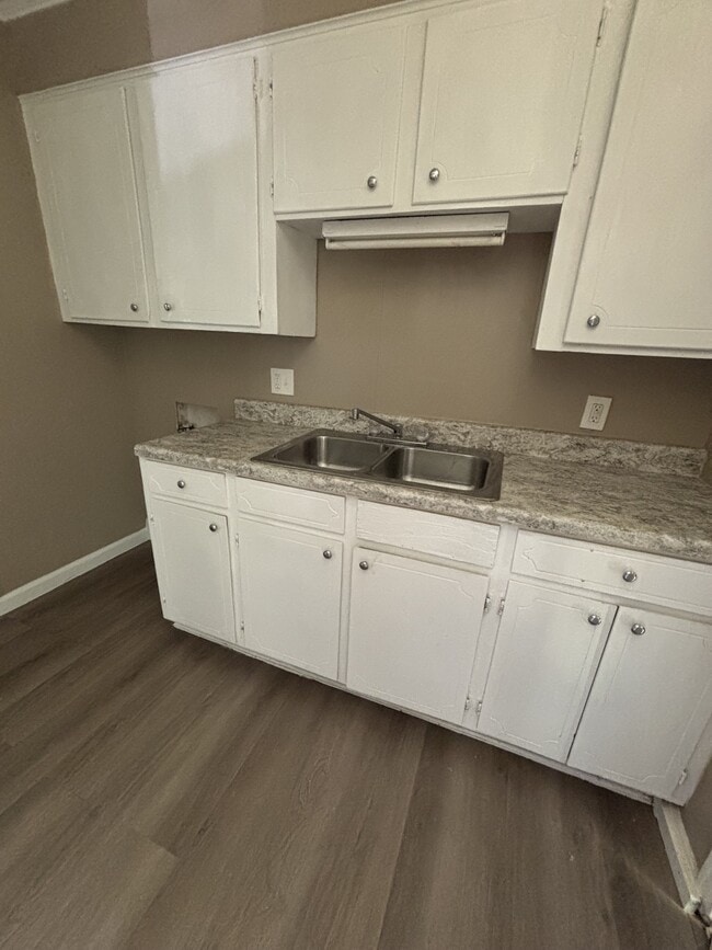 914 Monroe Ave in Brownsville, TN - Building Photo - Building Photo