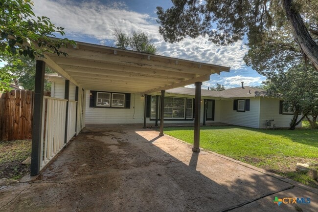 550 California Blvd in New Braunfels, TX - Building Photo - Building Photo