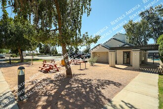 3716 E University Dr in Mesa, AZ - Foto de edificio - Building Photo