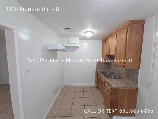 3305 Pioneer Dr in Bakersfield, CA - Building Photo - Building Photo