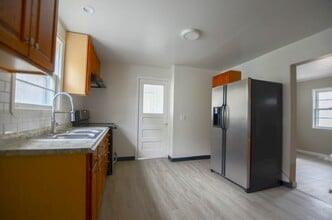 66 Cottage St in Rochester, NY - Building Photo - Building Photo