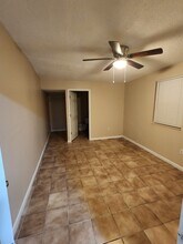 812 E Lotus Ave in Tampa, FL - Building Photo - Building Photo