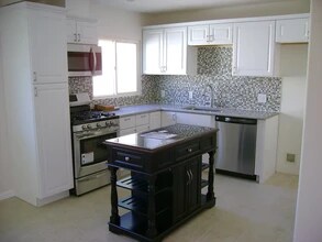 17407 Califa St in Encino, CA - Building Photo - Building Photo