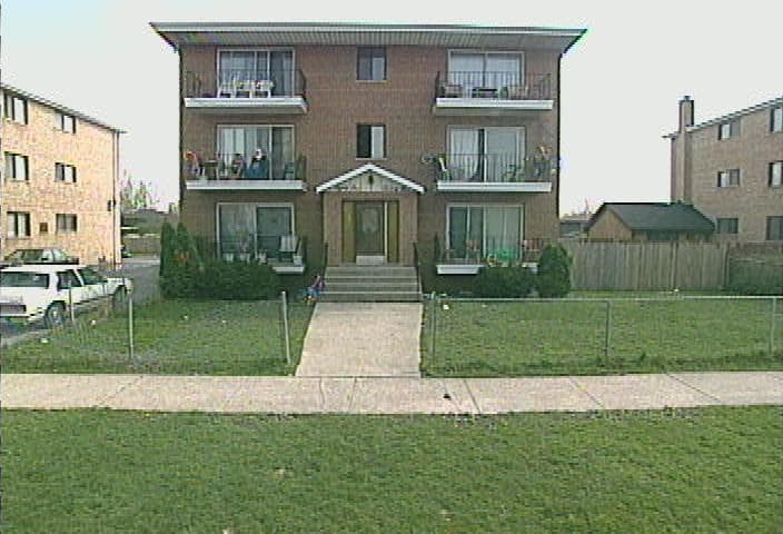 8125 Thomas St in Justice, IL - Foto de edificio