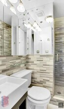 E 13TH ST., Unit 6D in New York, NY - Foto de edificio - Building Photo