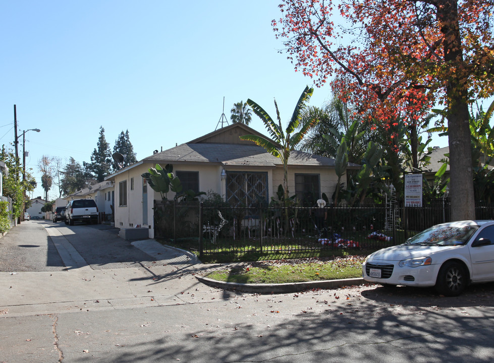 212 W Elm Ave in Burbank, CA - Building Photo