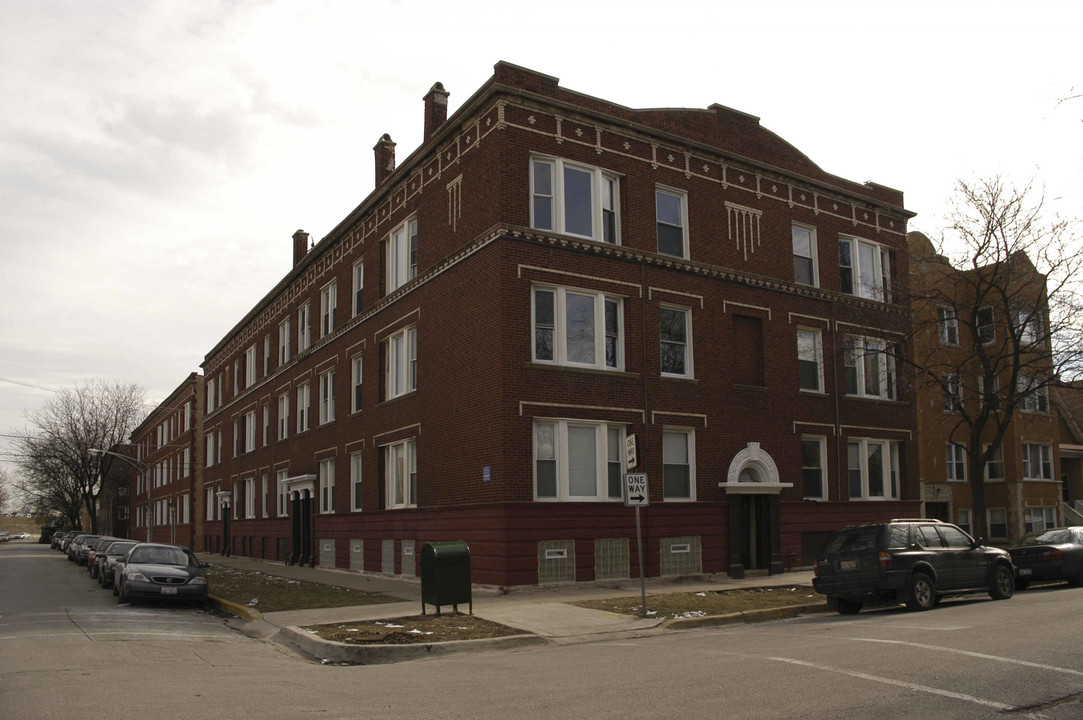 2647 N Fairfield Ave in Chicago, IL - Building Photo