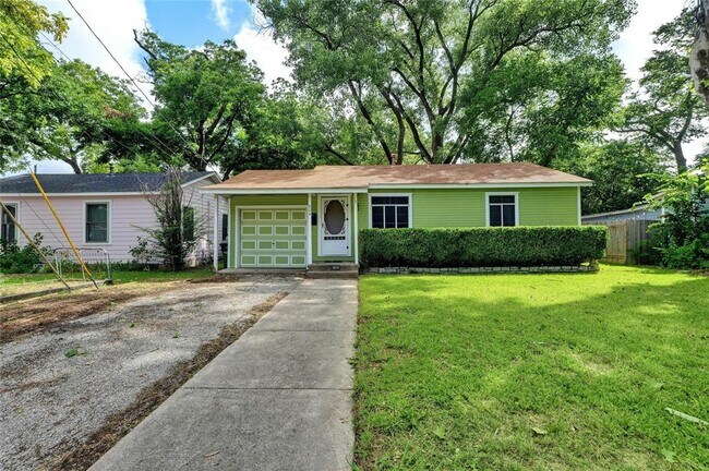 904 E 55th 1/2 St in Austin, TX - Building Photo - Building Photo
