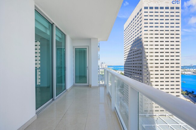 300 S Biscayne Blvd in Miami, FL - Building Photo - Building Photo