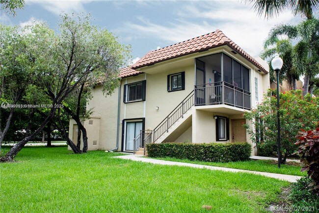 422 Lakeview Dr in Weston, FL - Foto de edificio - Building Photo